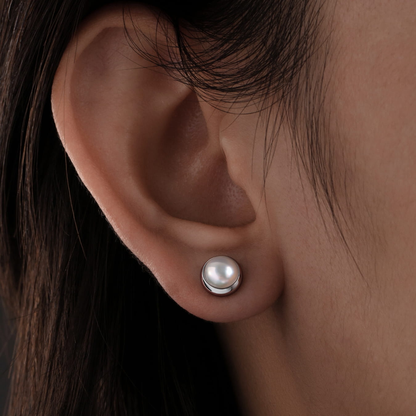 Classic Pearl Studs
